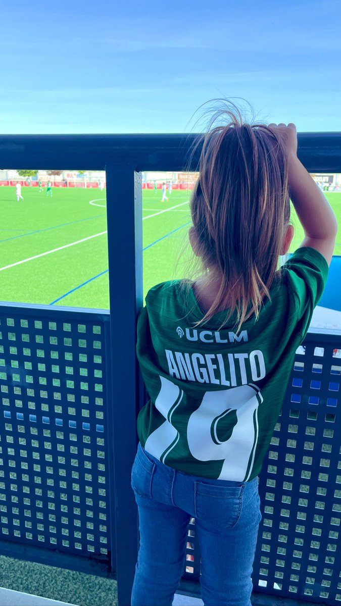Angelitoangel03's tweet photo. Ganas de que empiece esto ya!!!💚🤍⚽️🥊 https://t.co/gTpRUkp6CA