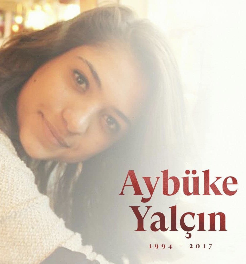 🇹🇷 Tayini Batman Kozluk’a çıktığında “bayrağımızın olduğu her yer bizim” demiş, o bayrağa duyduğu aşkla görevinin başına gitmişti. 
O bayrak uğruna şehit oldu.

🇹🇷 Şehit öğretmenimiz Aybüke Yalçın’ı şehadetinin 6’ncı yıl dönümünde rahmetle yâd ediyorum.