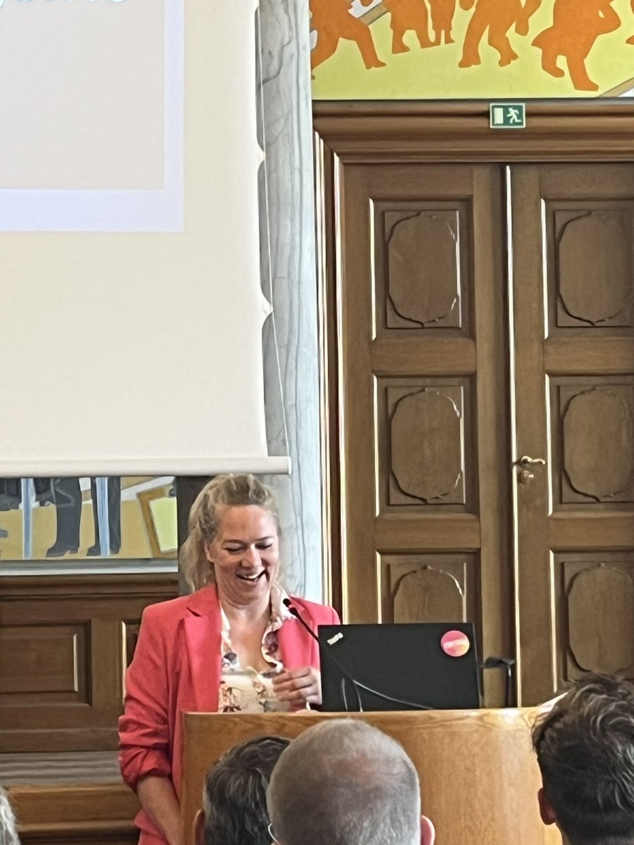 BAEiriksson's tweet photo. Man kan ikke have ordentlig digitalisering af vores samfund uden at have borgerne med - derfor blev digital inklusion det første emne i udvalget for digitalisering og it sagde forperson for udvalget @LisbethBNielsen til @DITdanskIT konference på Christisnsborg. #offdig #dkpol https://t.co/BqId0SU8W7