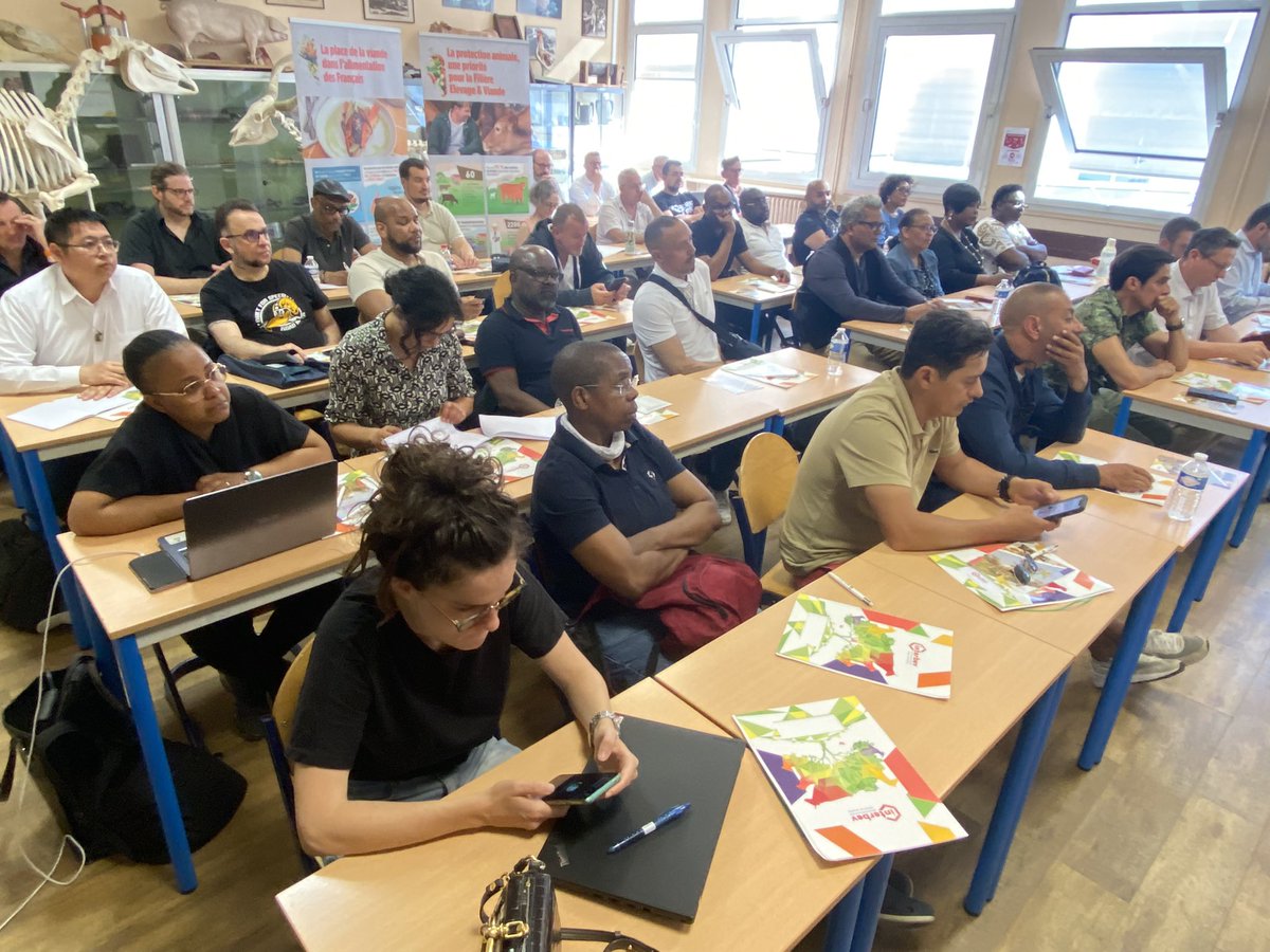 InterbevIDF's tweet photo. Les critères de choix carcasses présentés par Aurore Ammer, responsable #RHD au comité régional francilien et @Interbev_fr #AlimentationDurable @iledefrance Pôle Lycées #Classement, #maturation, #cuissons #persillé @dumasjeanraymo1 https://t.co/2gYfhOGc1n