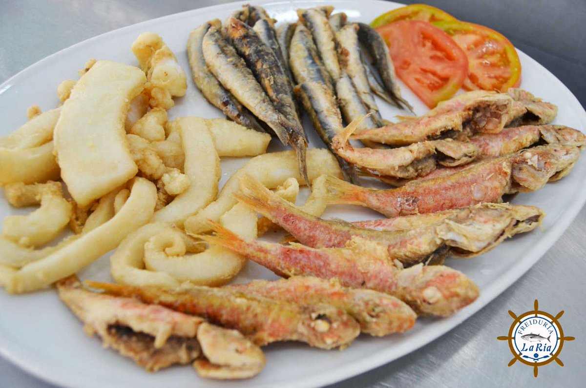 CERVECERIALARIA's tweet photo. "Al mal tiempo, buena cara"😊

Y seguros que con nuestros fritos se disfruta más y mejor del fin de semana👌🏻

𝓛𝓪 𝓡í𝓪. 𝓒𝓮𝓻𝓿𝓮𝓬𝓮𝓻í𝓪, 𝓫𝓻𝓪𝓼𝓮𝓻í𝓪 𝔂 𝓯𝓻𝓮𝓲𝓭𝓾𝓻í𝓪
🏠 C/ de los Marismeños 6
☎ 959 22 56 54
💻 https://t.co/Tgmqk6QOA0
#cervecería🍺
#Huelva https://t.co/mmHkpxW4dm