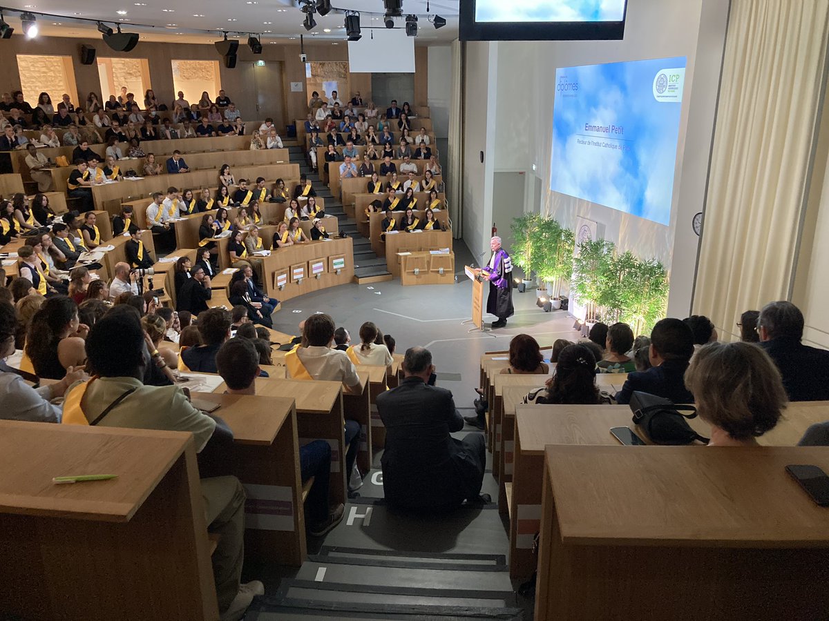 icp_officiel's tweet photo. 🎉 La fin d'un cycle ça se fête ! 
Nous célébrons aujourd'hui les 1600 #diplômés de la dernière promotion de l'ICP.
Bravo à toutes et à tous ! 👏 #diploICP https://t.co/WjiSttO1qy