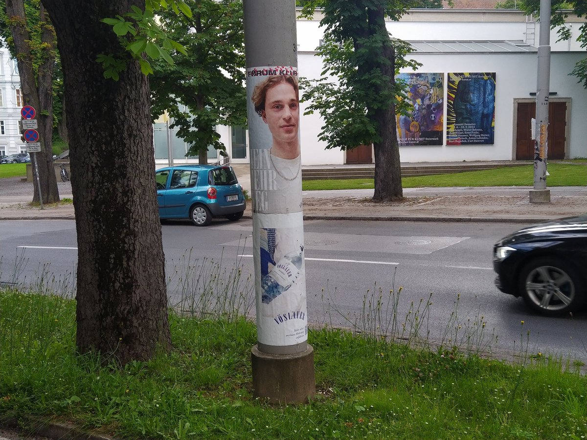 Es ist ziemlich ärgerlich, wenn unternehmen wie #Vöslauer und #FritzCola ihre Werbung wild plakatieren.
Diese Flächen werden so der freien Kunst- und Kulturszene weggenommen, die oft kein Budget für andere Werbeflächen hat.