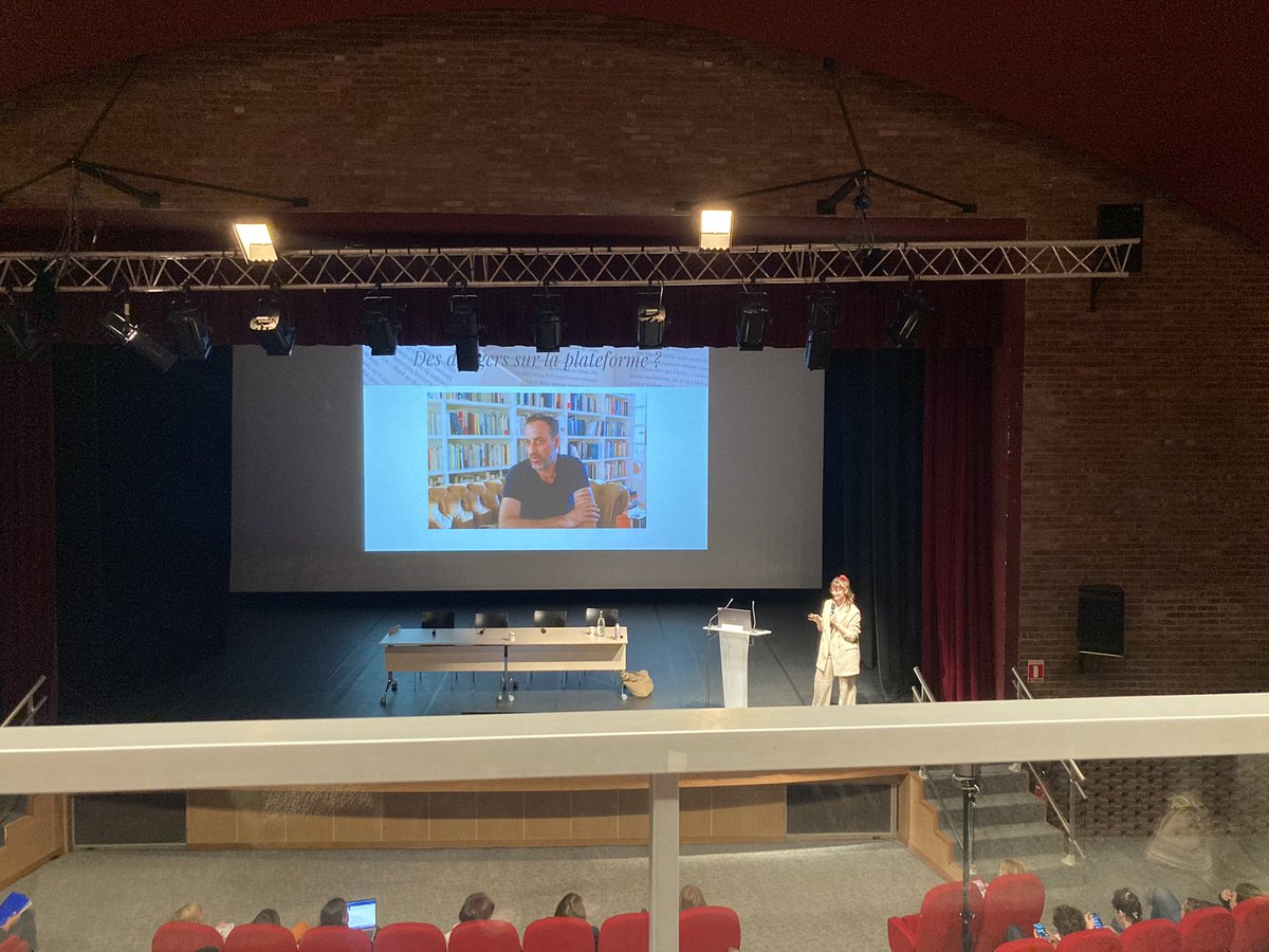 JulietSgato's tweet photo. #ABF2023 Dunkerque : jour 2 avec la
conférence  de @Jeannotselivre (et avec @ATrapenard en vidéo! 🥰). https://t.co/59W73PnxXl