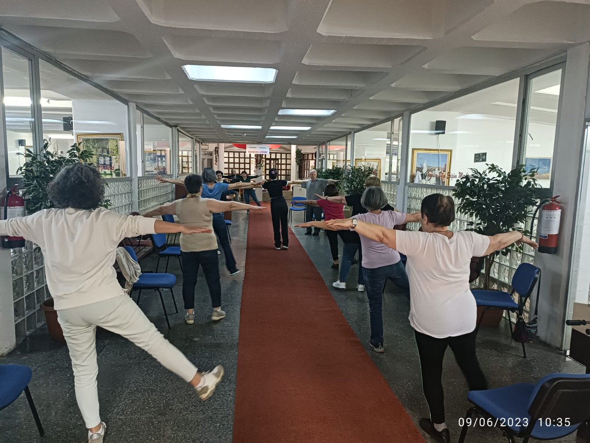 1955Agustos's tweet photo. @mansuryavas06 @ankarabbld @AdnanTatlisu @mizrakesin @OnsoySEMA Nefes  yoga derslerini veren Zehra Hocama çok teşekkür ediyoruz çok faydasını görüyoruz iyi ki var🧿 https://t.co/Py2stf0ahn