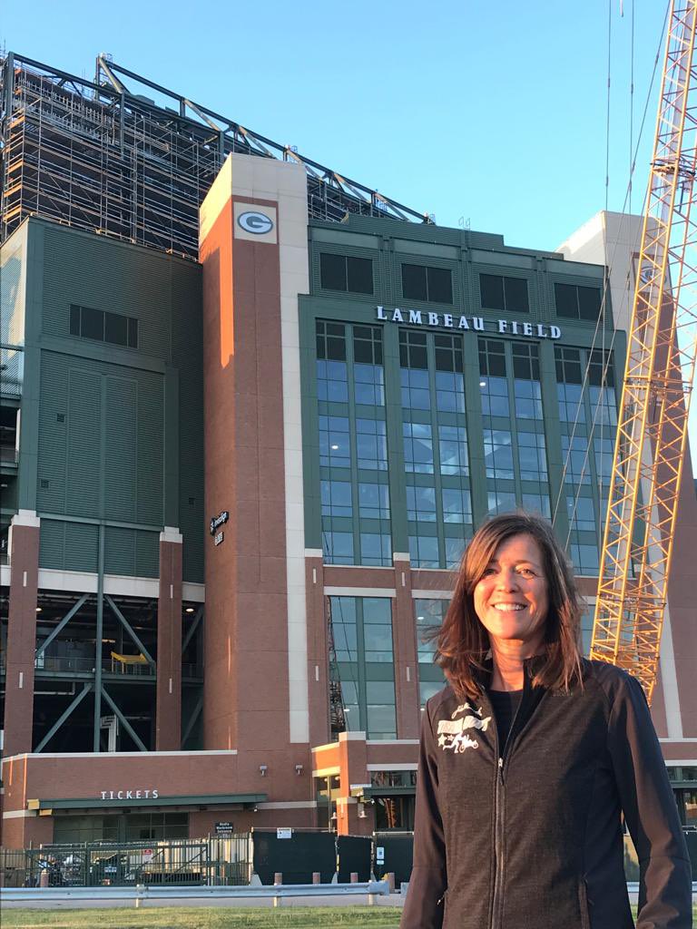 utapippig's tweet image. Back in #GreenBay and Lambeau Field, home of the @packers , to join the festivities for the @BellinRun 5/10K. The 5K is an addition to the event &amp;amp; will be started on Saturday morning with the 10K for runners, walkers, and wheelchair racers. Come and join us. CU!💚@BellinHealth