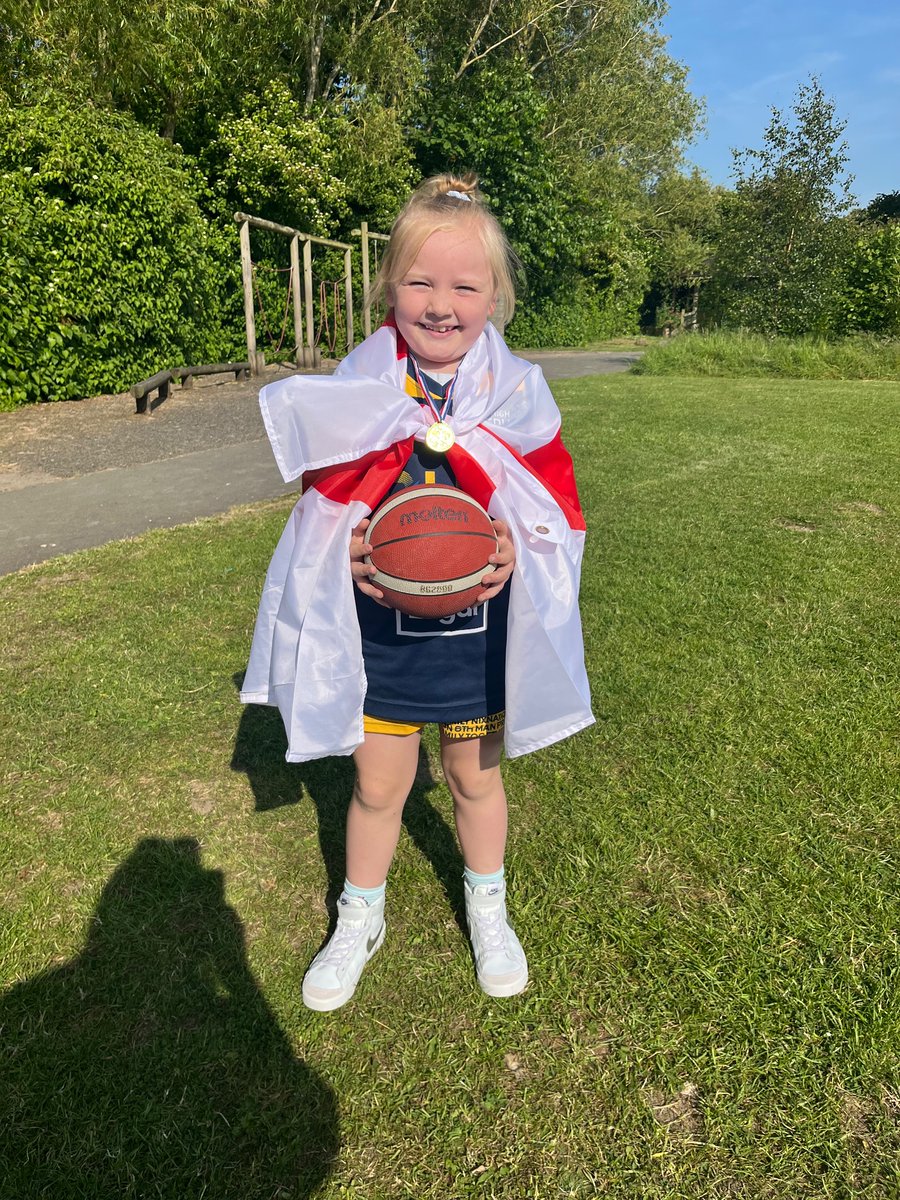 Sallytw1tter's tweet image. Orla as Commonwealth Games gold medalist and @bblcheshirephoenix player, Jamell Anderson, for ‘Aspirations day’ at @StOswaldsCE 
school today! 🏅🏀 Well done @jamell for being such a positive role model and inspiring the kids coming through! 👏