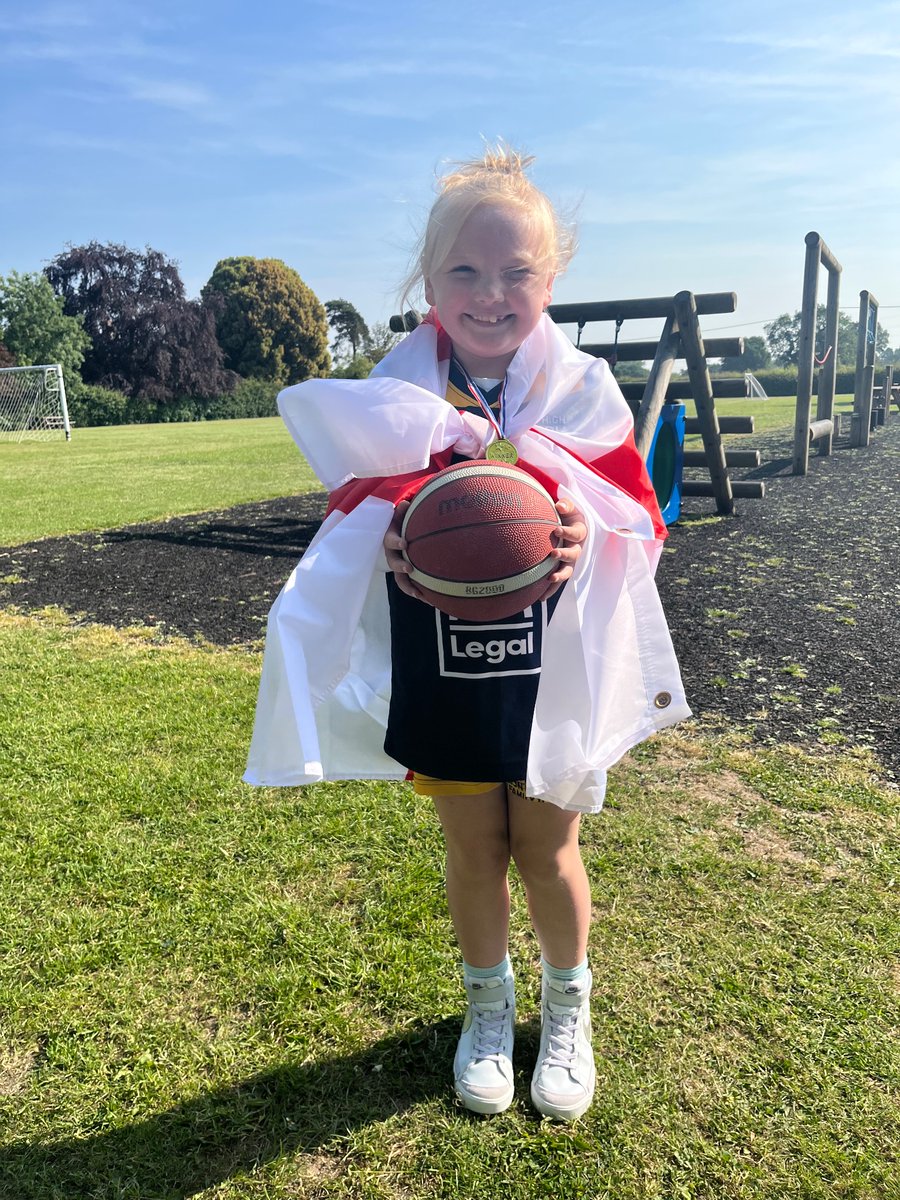 Sallytw1tter's tweet image. Orla as Commonwealth Games gold medalist and @bblcheshirephoenix player, Jamell Anderson, for ‘Aspirations day’ at @StOswaldsCE 
school today! 🏅🏀 Well done @jamell for being such a positive role model and inspiring the kids coming through! 👏