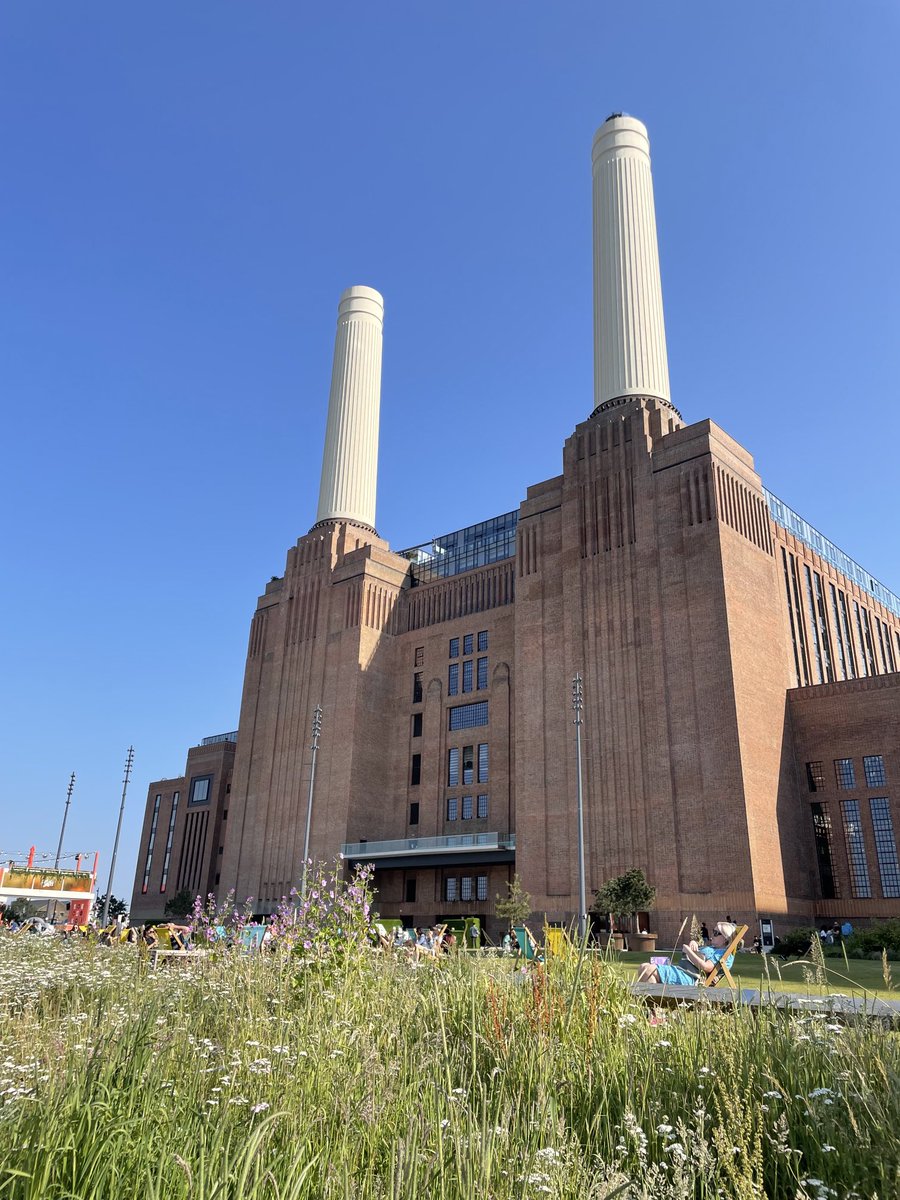 ShaunKiddell's tweet photo. Finally got to visit Prospect Park surrounding Battersea Power Station. One of London’s newest parks. Impressive planting with much bee and pollinator friendly planting. #parksmatter #helpingnaturethrive https://t.co/bVsMrD0kXq