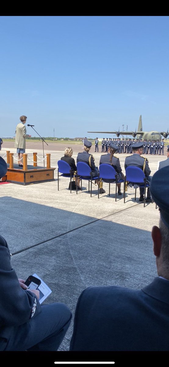 47 Air Despatch Sqn marking the end of an era alongside 47 Sqn RAF at a Royal Parade yesterday, attended by HRH The Princess Royal, to bid farewell to the C-130 Hercules as an aircraft for conducting aerial delivery operations. @RAFBrizeNorton @16AirAssltBCT