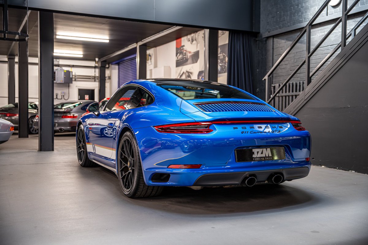 JZMPorsche's tweet photo. British Racing Legends Edition, 991.2 C4 GTS, finished in Sapphire Blue Metallic with contrasting extended Black GTS Interior. 

https://t.co/uTLEHHUxcs https://t.co/gtqjxHZw8n