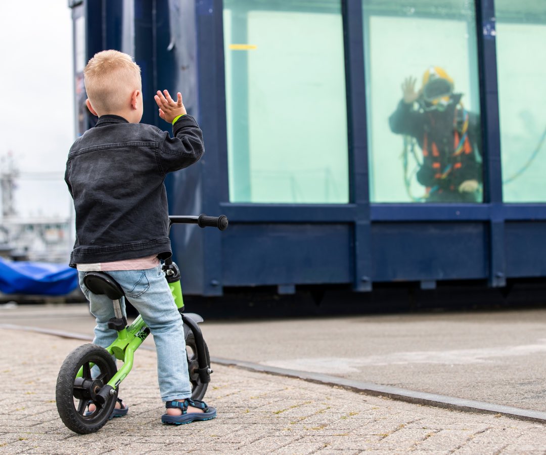 Het aftellen is begonnen 🤩: nog 3 weken tot de poorten van de Nieuwe Haven weer open gaan en jij je onderdompelt in de wereld van de Koninklijke Marine. Blijf op de hoogte via 👉🏼 defensie.nl/onderwerpen/ma…

#koninklijkemarine #marinedagen #saildenhelder