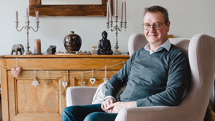 «Ich lebe von Tag zu Tag»
Bertrand Dutrannois war 53 Jahre alt, als er im August 2020 die Alzheimer-Diagnose erhielt. Innert zwei Jahren veränderte sich sein Alltag.

Das ganze Gespräch lesen sie in der aktuellen auguste.
tinyurl.com/2yza3xk4