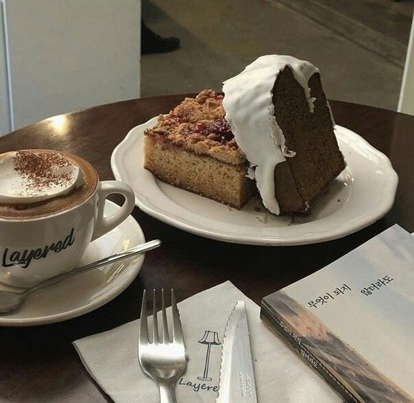 случается, что люди, с которыми мы меньше всего хотели бы расстаться, уходят.
и оставляют нам боль и разочарование.

небеса знают, что справиться с таким непросто.
особенно в одиночку.

поэтому не бойтесь при необходимости попросить помощи тех, кому вы доверяете.
хорошего дня.🖤