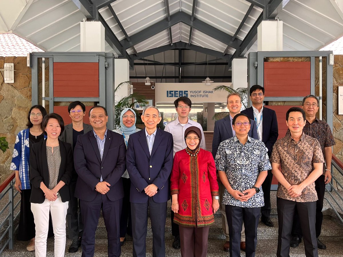 JuliaMLau's tweet photo. So pleased Dr Amalia Adininggar Widyasanti, Dy Minister, Economic Affairs graced ISEAS to discuss Indonesia's Vision 2045 with UAJ's Dr Agustinus Prasetyantoko as commentator, in "Indonesia’s Economic Policy &amp; Challenges from Jokowi to (a) New Government". With @ipp_atmajaya https://t.co/cg87CJj49M