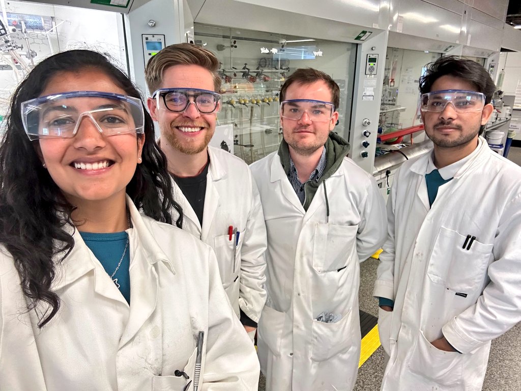 ajavestro's tweet photo. Yesterday the #AvestroGroup @ChemistryatYork said "sayonara!" &amp; "see you later" to final-yr @royalsociety #PhD Fraser Arnold who will soon start his summer #JSPSFellowship w/ @NIMS_PR 🇯🇵 to develop ion-gated thin films using our electroactive macrocycles. Well done, Fraser! 🌟🎉 https://t.co/PrLQsTF6zp