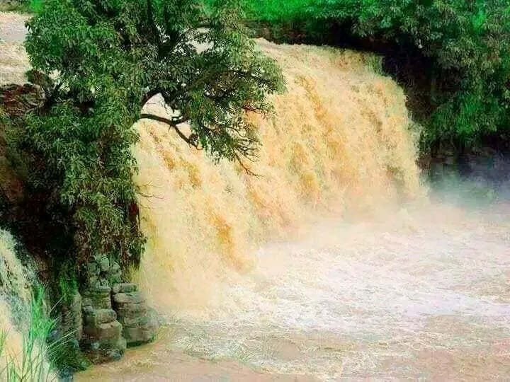 ጓጓት ፏፏቴ
 🇪🇹
ምዕራብ ጎጃም  ዞን ፤ ፍኖተ ሰላም
****************