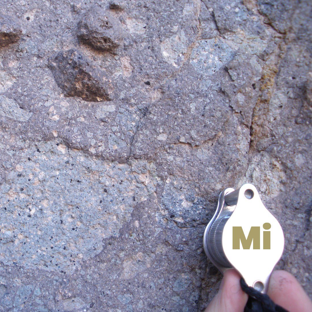 miningideas_'s tweet photo. Hoy Argentina celebra el día del geólogo. Somos la única profesión con lupa de mano! Orgullosos de ser geólogos! #geología #geologia #minerales #minerals #geology #miningindustry #felizdiadelgeologo #geologiaargentina #argentinageology #argentinageologica https://t.co/jOxzfnkGsx