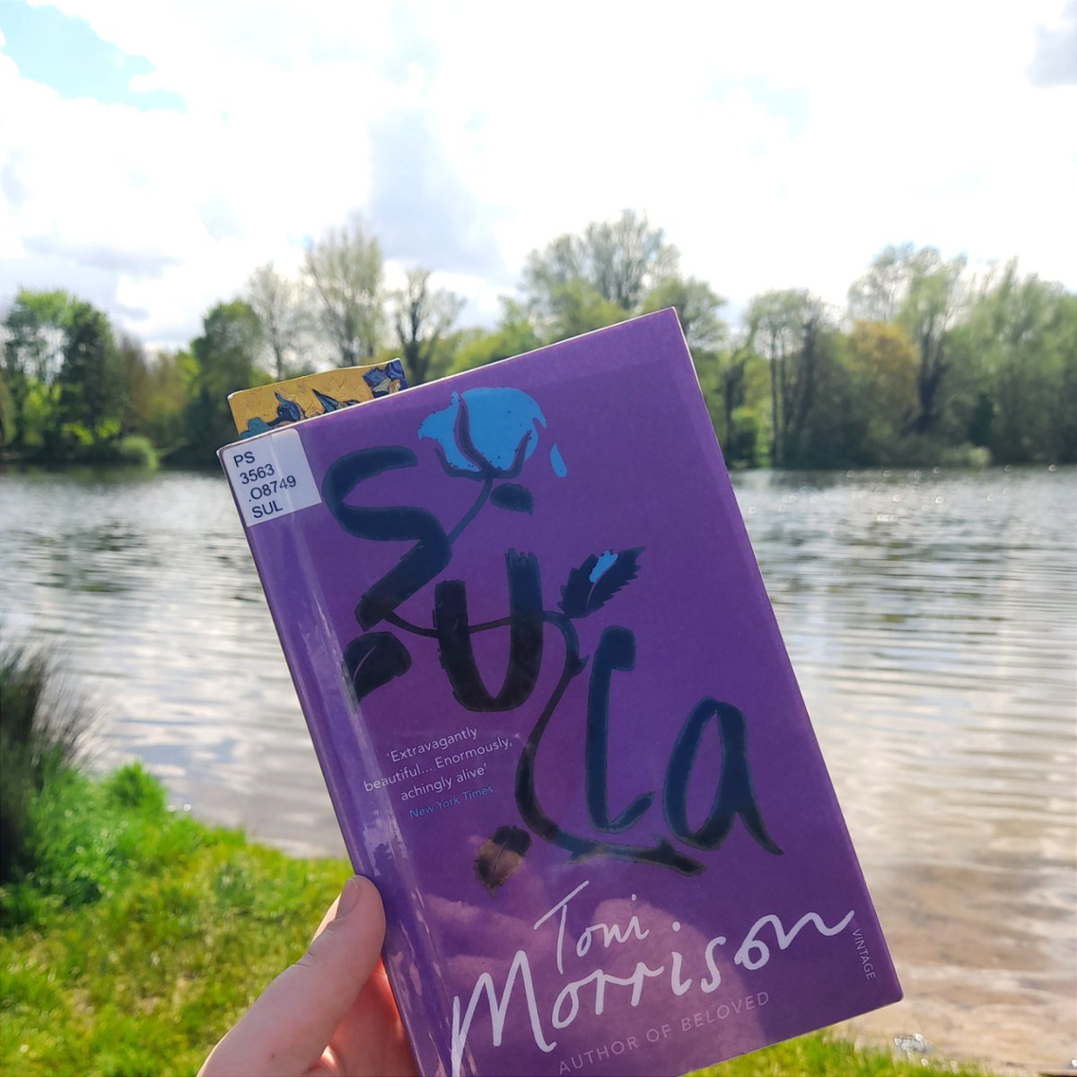 UEALibrary's tweet photo. On days like today, there's nothing better than reading a book in the sunshine.ย
That's why having the Library at the heart of a beautiful campus is so great! ๐๐๐
#UEA #UEALibrary #LibraryLife #SunshineReading https://t.co/IberRYzbK8