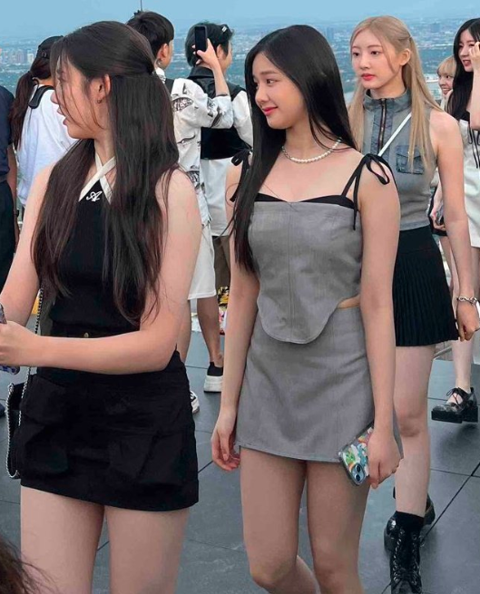 rukasahyeon's tweet photo. ARE WE SEEING THIS TRIO TOWER???? OUR MODEL LINE https://t.co/41ThZxxJ6i