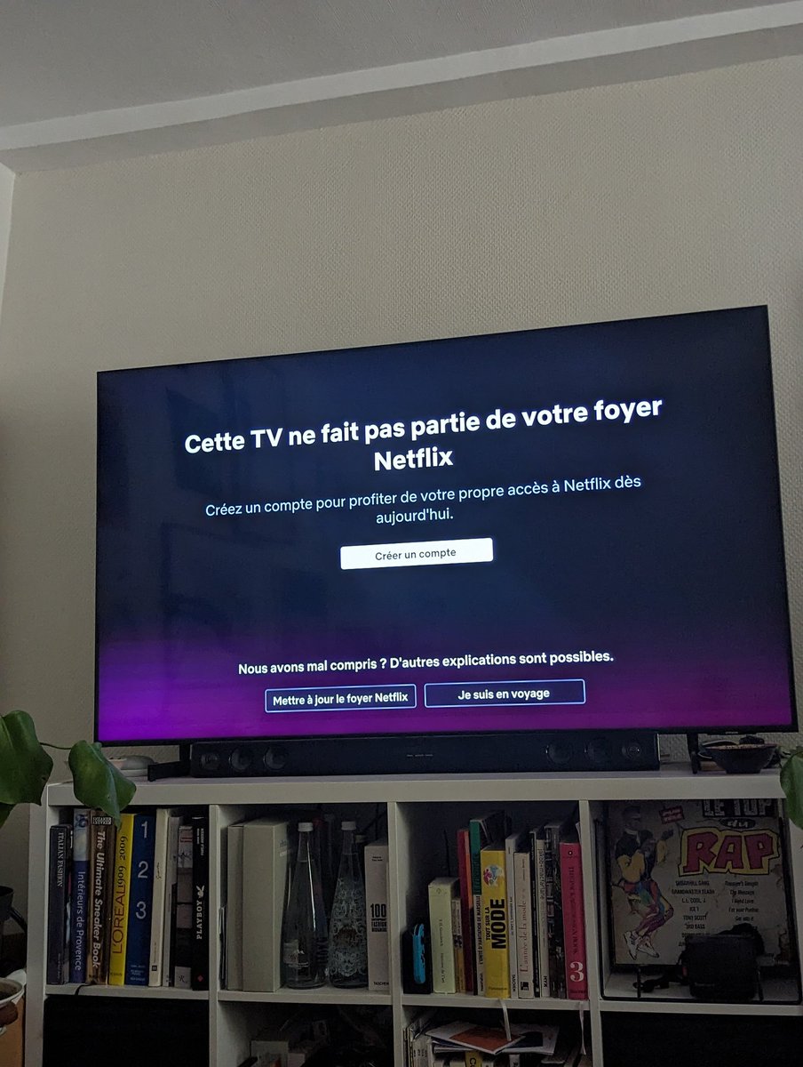 notmagicfox's tweet photo. @netflix @NetflixFR c'est du foutage de gueule, le daron paye le plus gros abonnement sur Netflix et c'est pas assez ? https://t.co/ZLYeKBAEdw