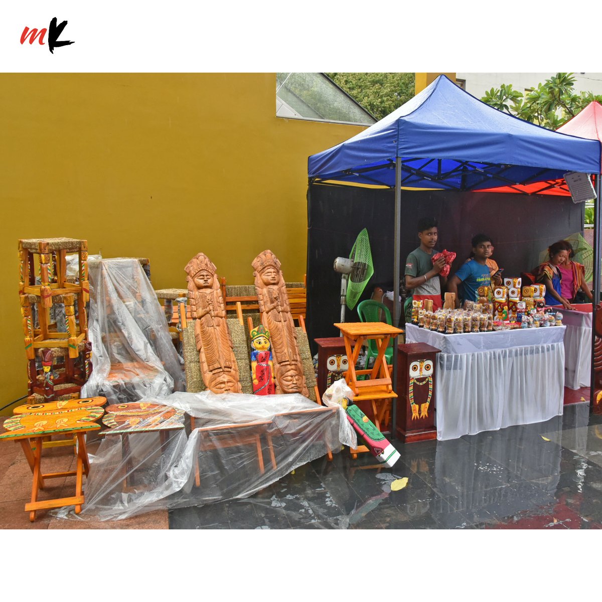 TT_My_Kolkata's tweet photo. Take a quick look at the day that was for Kolkata featuring welcome rains in the city, a handicrafts fair, and more.
Read more here: https://t.co/Rdg6z6qwWL
#PicksOfTheDay #PhotoOfTheDay #Rain #Weather #HandloomFair #Handicrafts #Music #Kolkata #MyKolkata https://t.co/V4DWfLGf9e