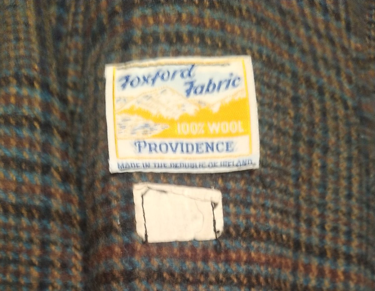 noonofday's tweet photo. An interesting piece of vintage Irish clothing I picked up a couple of months ago. A mid-twentieth-century wool dressing gown made from Foxford tweed &amp; manufactured by the Adela Mantle Company located at 23 Merchant's Quay, Dublin. It's very heavy &amp; in remarkably good condition. https://t.co/UsodmnZaH6