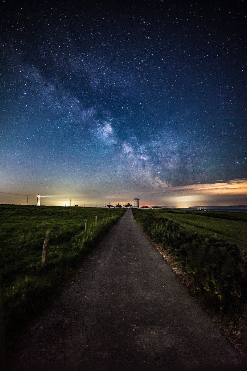 Nash Point Lighthouse looking stunning in the night sky! <a href="/VOGCouncil/">Vale Council 🏴󠁧󠁢󠁷󠁬󠁳󠁿🇺🇦</a> <a href="/visitthevale/">Visit the Vale</a>  <a href="/visitwales/">Visit Wales 🏴󠁧󠁢󠁷󠁬󠁳󠁿</a>  <a href="/UKNikon/">Nikon UK & Ireland</a> @Benro_UK <a href="/tamracphoto/">Tamrac</a> <a href="/ValeLife/">Vale Life</a> <a href="/trinityhouse_uk/">Trinity House</a>