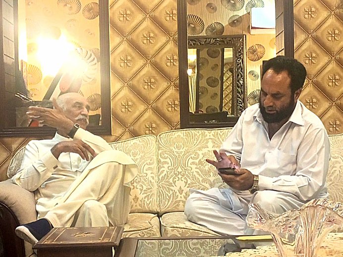 MahboobUllahJa's tweet photo. Meeting with Senior leader @PPP &amp; Fed Minister for Water Resources @S_KhursheedShah sb. Discussed issues related to constituency and mega projects of Dassu and Basha Dam. 
@MediaCellPPP @BBhuttoZardari https://t.co/cjA2RZ5bBR