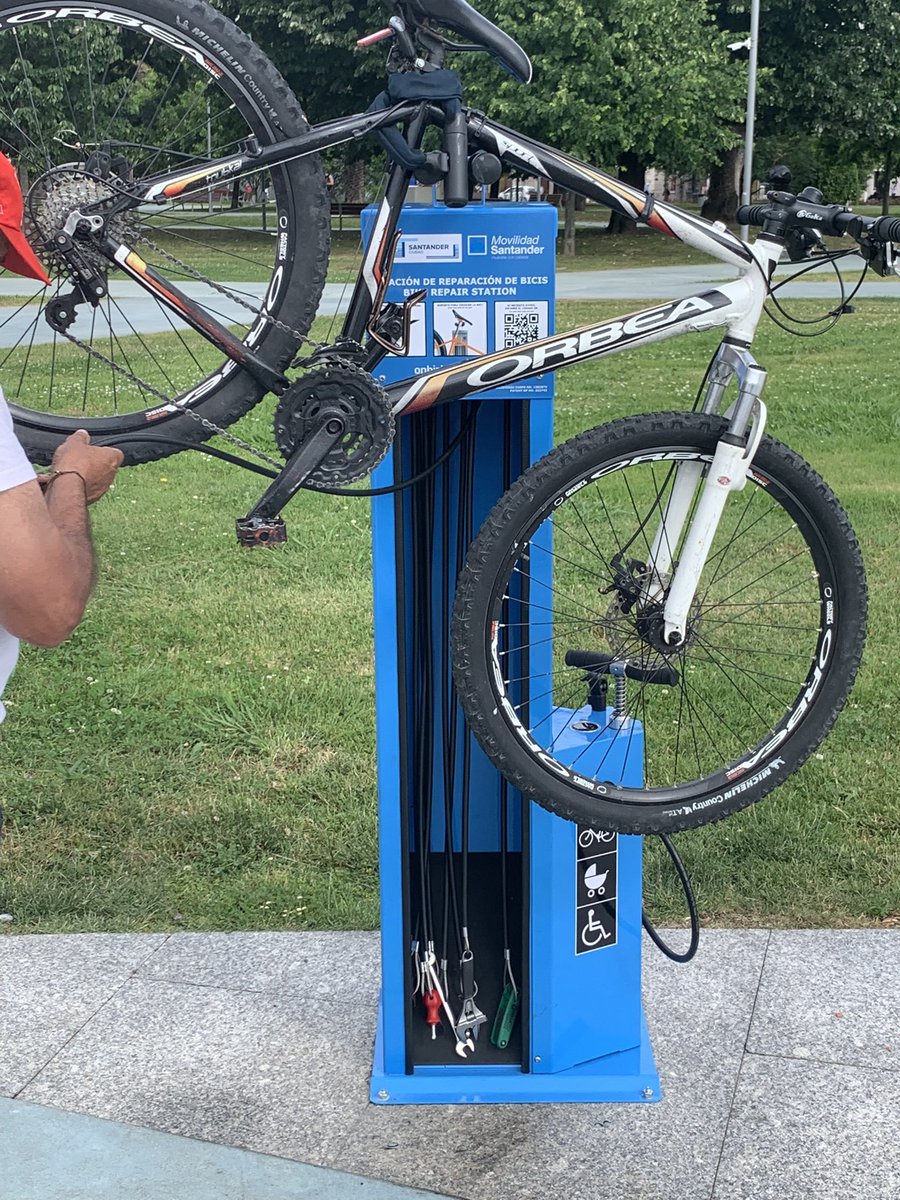ChallengerWSM's tweet photo. A superb concept to assist cyclists on cycle networks in Spain. This one at Santander ferry port, more required in the UK please 🙏 #touring #bikepacking #cycletours https://t.co/SGhqRpRBes