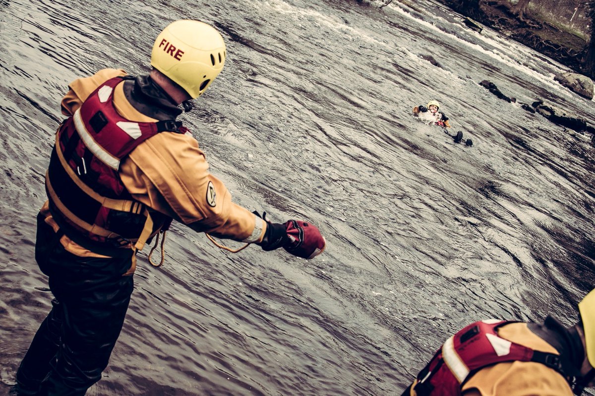 Do you know what to do if you get into trouble in the water? Follow <a href="/RNLI/">RNLI</a>'s advice and #FloatToLive:

➡️ Tilt your head back with ears submerged
➡️ Relax
➡️ Once you are over the initial shock, call for help or swim to safety

#RespectTheWater ➡️ orlo.uk/yTkFR