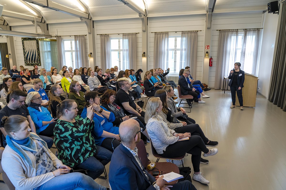 Luovi_fi's tweet photo. #Vimma-seminaari kokosi Ouluun @amke_ry ammatillisen koulutuksen viestinnän asiantuntijoita. Mieleenpainuvia puheenvuoroja viestinnän tulevaisuudesta ja vastuullisuudesta. Luovi ja @osaotweet kiittävät innostavista päivistä ja kivoista kohtaamisista. #ammatillinenkoulutus https://t.co/89smAVq4XO