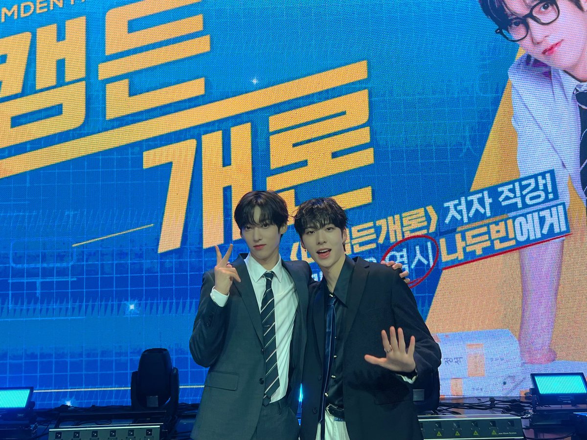 FNC_ENT's tweet image. 2023 NA KAMDEN FANMEETING [나캠든개론] 강의 첫날

나두빈쌤의 완벽한 해설로 나캠든개론 첫 강의 완강‼️
행복으로 가득할 캠든과 두부단의 날들💕

#나캠든 #NAKAMDEN #나캠든개론 #FNC