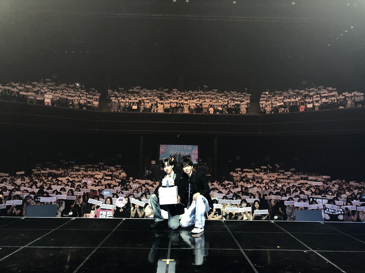 FNC_ENT's tweet image. 2023 NA KAMDEN FANMEETING [나캠든개론] 강의 첫날

나두빈쌤의 완벽한 해설로 나캠든개론 첫 강의 완강‼️
행복으로 가득할 캠든과 두부단의 날들💕

#나캠든 #NAKAMDEN #나캠든개론 #FNC