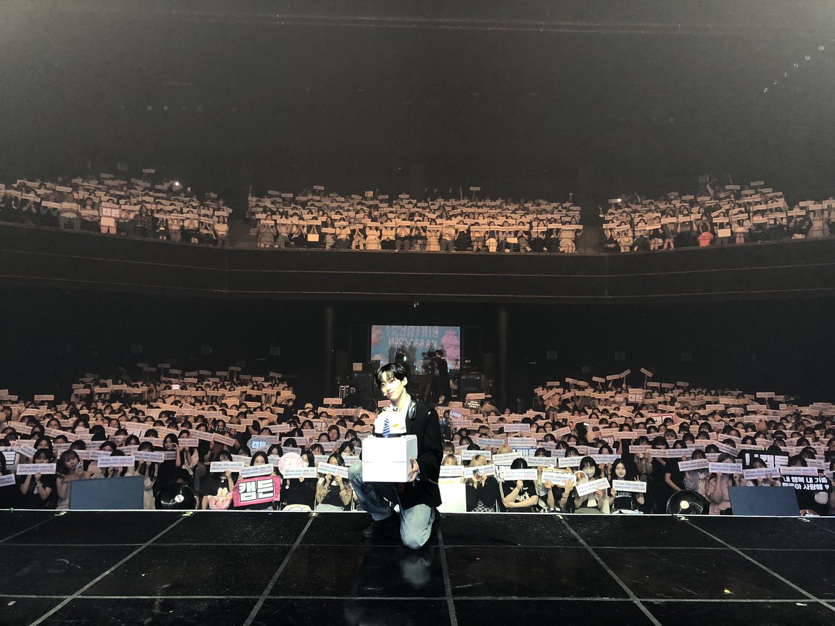 FNC_ENT's tweet image. 2023 NA KAMDEN FANMEETING [나캠든개론] 강의 첫날

나두빈쌤의 완벽한 해설로 나캠든개론 첫 강의 완강‼️
행복으로 가득할 캠든과 두부단의 날들💕

#나캠든 #NAKAMDEN #나캠든개론 #FNC