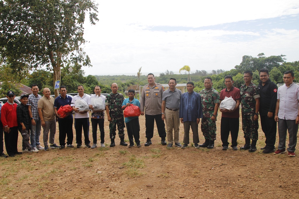 BelitungInfocom's tweet photo. BELITUNG TIMUR, https://t.co/3iT6ZYeGkl – Pemerintah Kabupaten Belitung Timur mulai menggalakkan gerakan Jumat Bersih, Jum’at Menanam dan Jum’at Berbagi. Kegiatan ini merupakan bagian dari Gerakan Nasional Revolusi Mental (GNRM) #belitung #beltim #Berbagi

https://t.co/Ru76JNtv6X https://t.co/nWmgNxqLgJ