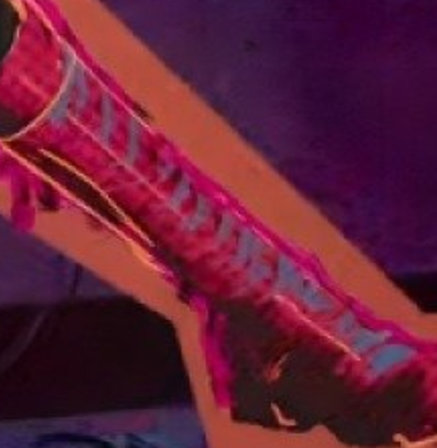 <a href="/halomancer1/">jenny_tightpants🪑</a> I've seen people saying the blue laces on his boots (which apparently mean he's killed a cop) imply that HE was the one to kill his police captain. He was reluctant to talk about his canon event in the movie.