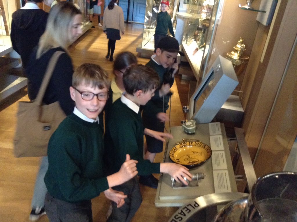 springwoodyear5's tweet image. We then moved into the second room, where there were lots of different outfits and objects #swhdaysout #swhart #swhhistory #swhoracy