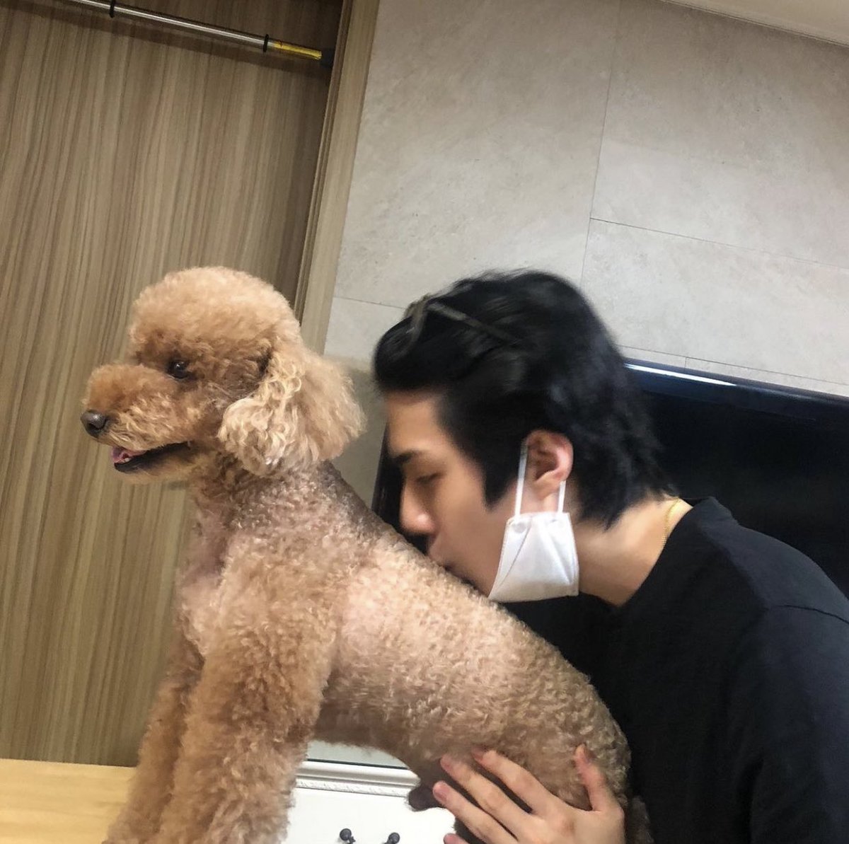 pukjin's tweet photo. love me love my dog https://t.co/mtD7h6FlMW