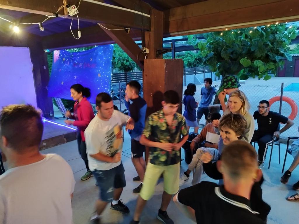 joanadesande's tweet photo. Tornant de 3 dies plens d'expleriències i nous aprenentatges. De compartir vivències i de poder conèixer una mica més el nostre alumnat. També de enfortir encara més el genial vincle que uneix l'equip educatiu. @INS_Pla_Marcell https://t.co/25KRtlU24r