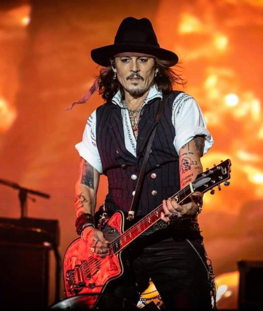VictoriaHnybee's tweet photo. #HappyBirthdayJohnnyDepp 
#Happy60thBirthdayJohnnyDepp 
#JohnnyDeppIsALegend https://t.co/J3QXOjZx1q