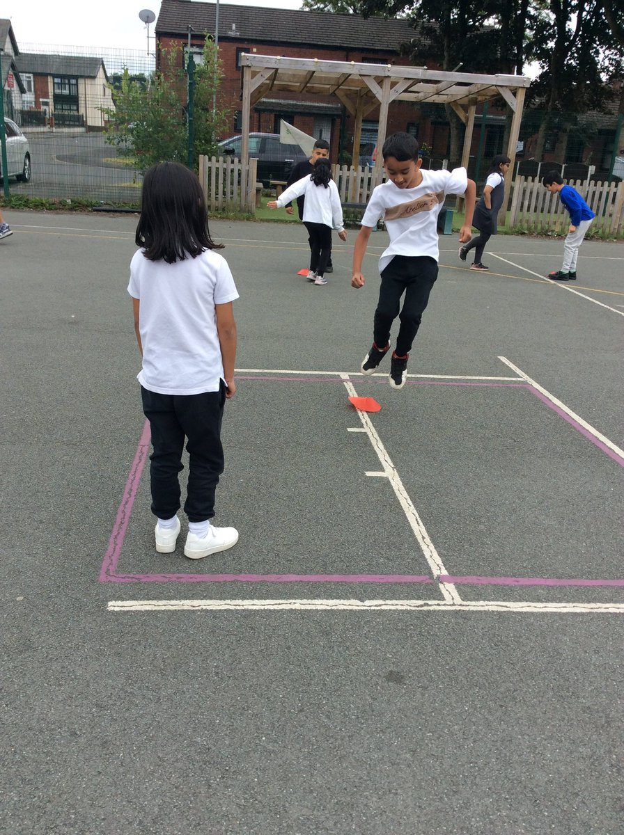 StLukesYear2R tweet media