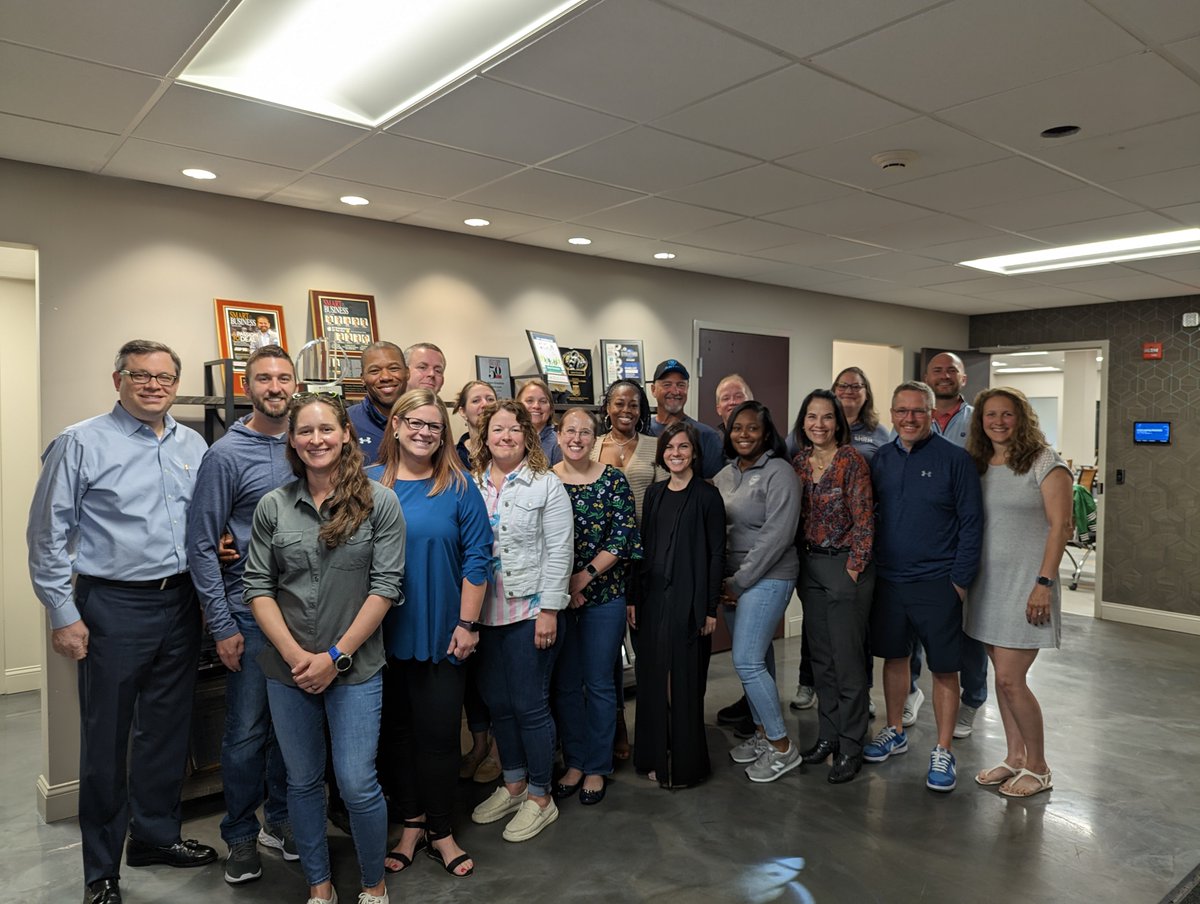 Congratulations to the outgoing and incoming #ClevelandSHRM leadership team!

#thisiscle #leadership #hrprofessionals #boardvolunteers