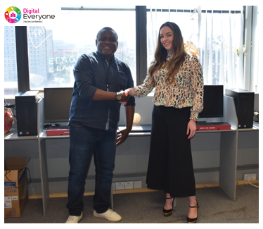 SalfordCCHelp's tweet photo. Great to see support for our #DigitalEveryone Network members @WarmHutUK with the generous donation of unused tech from @RosgalLtd to help WarmHut provide digital support to their service users #CollaborationForSuccess #DigitalForAll #DigitalSalford #ThankYou https://t.co/SzinlLXovt