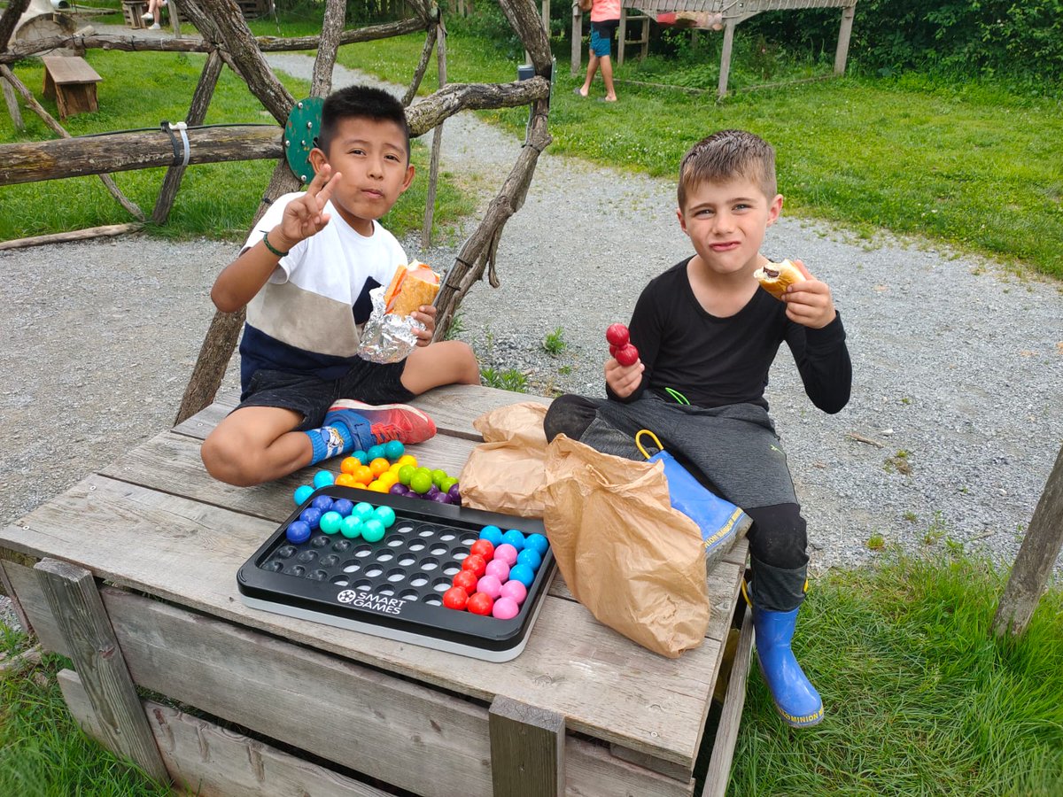 cpleszaragoza's tweet photo. 🚌VIAJE 1º-2º🚌
Tras una mañana fantástica en #Ludopia jugando y disfrutando de la naturaleza, toca comer. Tras la comida, volveremos de regreso a casa #NaturalezaEntreFronteras #LaEstrellaEsMICole https://t.co/zDmH9snnM6