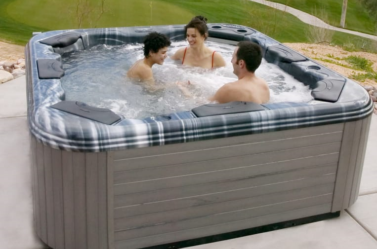 BackyardStore's tweet image. Father's Day is coming. MOMS, let DAD 🌬️😌 melt away his stress and tension as warm water and soothing jets take him far away from the chaos of daily life, into his own heavenly oasis. Or.... join him! #Spas #HotTubs #Jacuzzis TheBackYardStore.cc