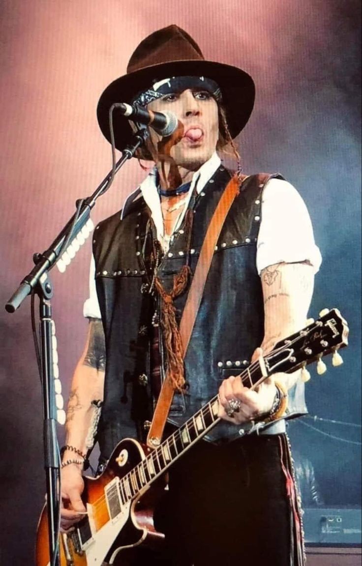 mrrsdepp's tweet photo. 60 !!! #johnnydepp HAPPY BIRTHDAY! https://t.co/SKlehx9m9Y