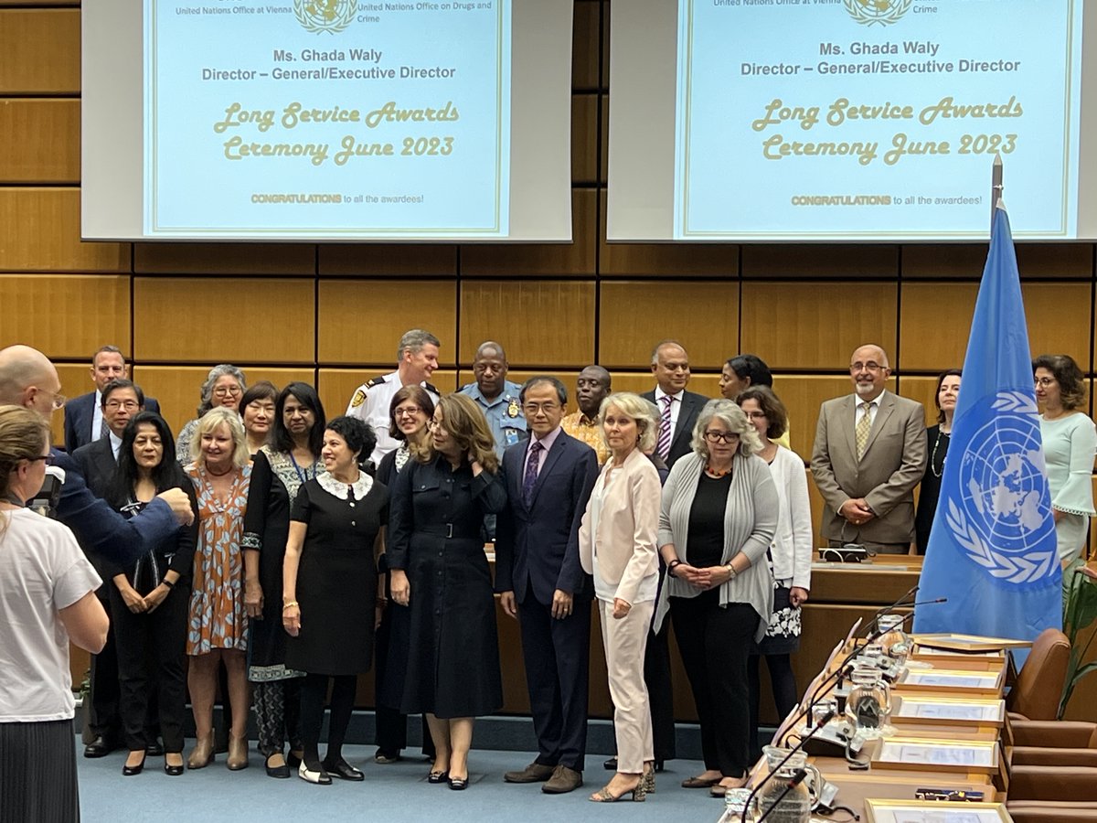 TMurshudlu's tweet photo. Remarkable event - @UNODC Executive Director @GhadaFathiWaly presented long service award to 2 of our colleagues
Julia WIDOWITSCH - 30
Joshymon Ernakeril - 25
Congrats dear colleagues.
#BorderManagementBranch
@CRIMJUST_UNODC @UNODC_WCO_CCP @UNODC_MCP @AIRCOP_UNODC @UNODC_ENV https://t.co/crrypsco0R