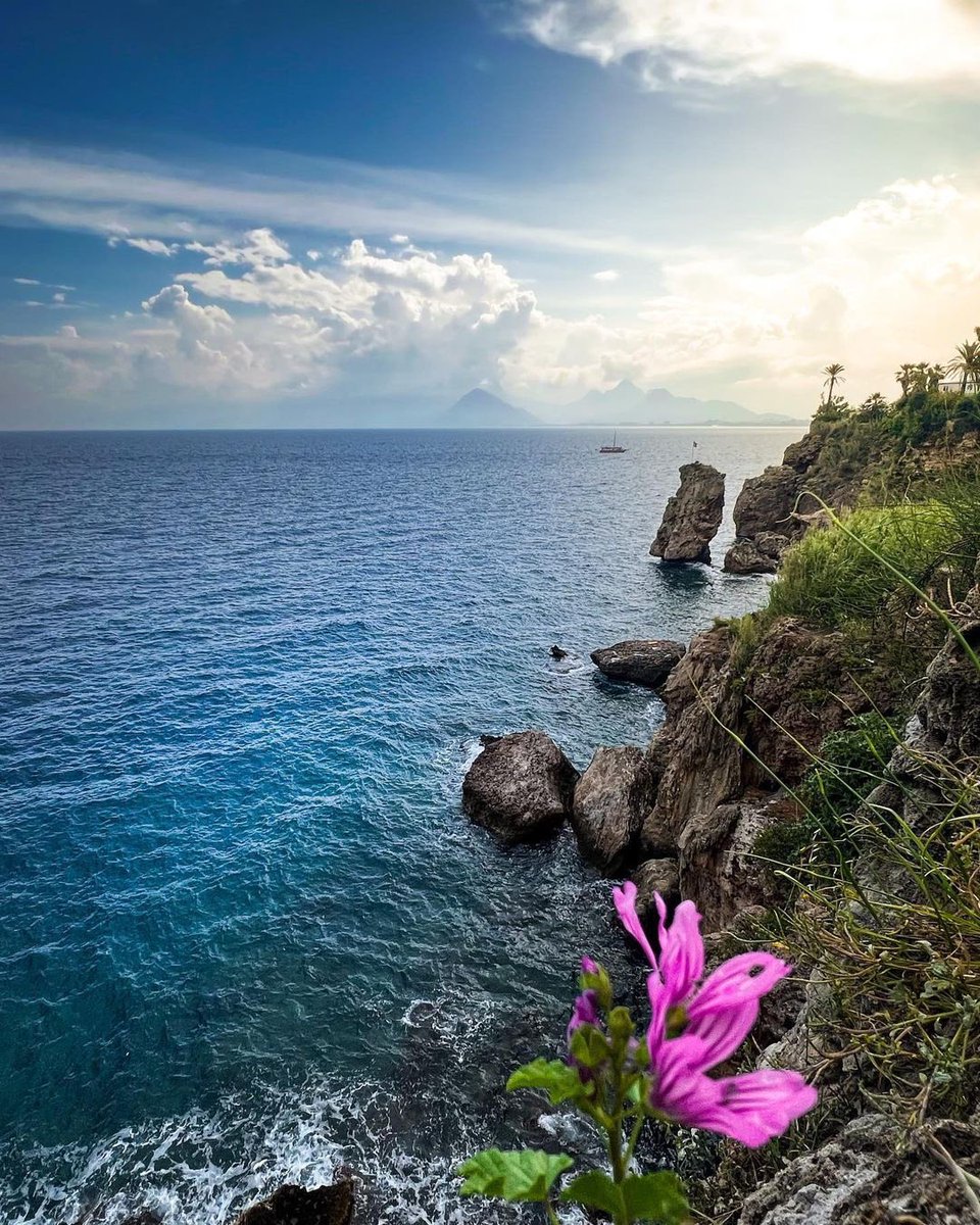 Mutlu akşamlar dileriz  💙

#SimdiAntalyaZamani #itstimeforAntalyanow
#сейчасвремяАнталии

📸 ig:  sercanworks