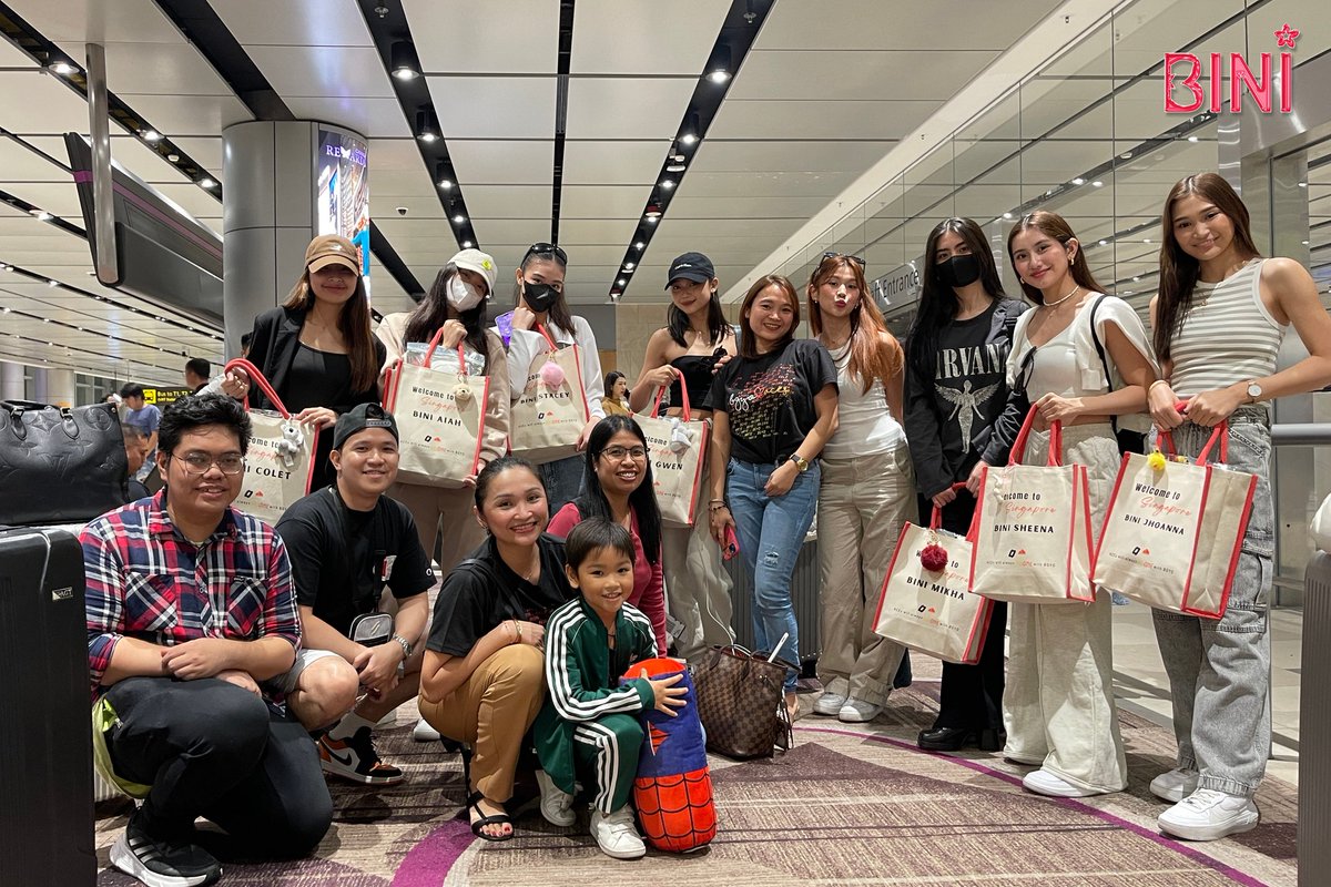 BINI_ph's tweet photo. #BINI : Landed! Our best girls, now in SG! Happy to have met ACEs Singapore who also welcomed us upon arrival! Thank you, SHAmily!

Catch BINI perform in 'Spectacle! 2023' The Best of S-Pop &amp; P-Pop at the Esplanade Recital Studio : 06.11.23 | 2PM

🎫 via https://t.co/AlJx2W0Tf2 https://t.co/2v9sFqeNvm